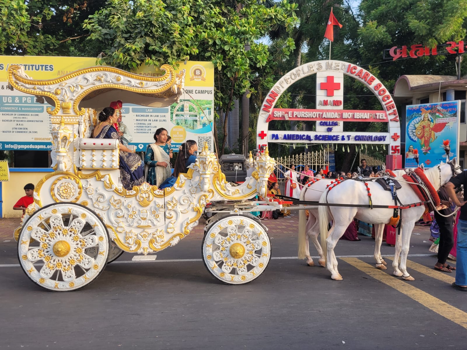 Bahubali Bagi - horse bagi wedding carriage hire Anand Gujarat